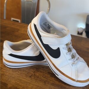 Nike Court Legacy Kids Shoes Size 3 - Velcro